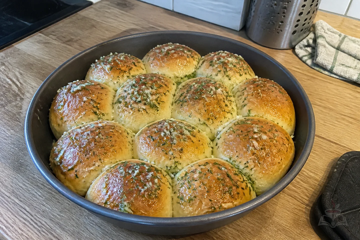 Ukrainian garlic pampushky rolls with dill and sunflower oil